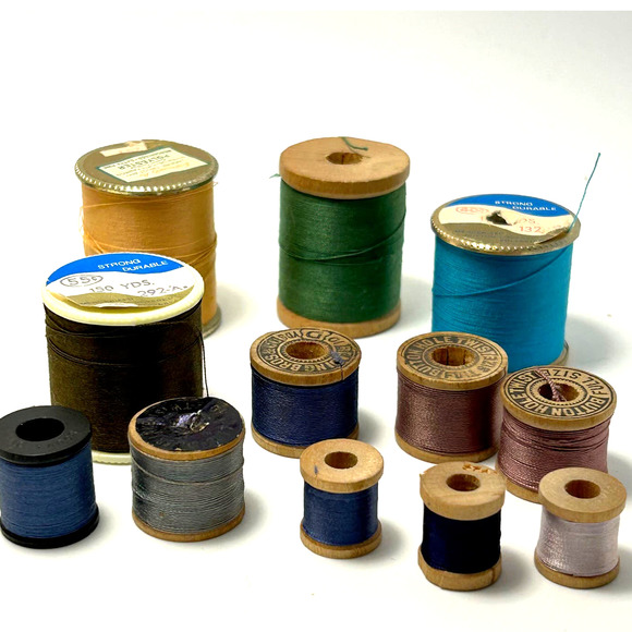 Vintage Thread On Wooden Spools Lot Of 24 Large And 8 Small Spools - Picture 10 of 11